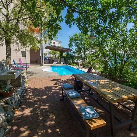 Apartament Djusi