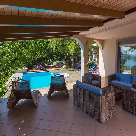 Djusi شقة دْغاماي