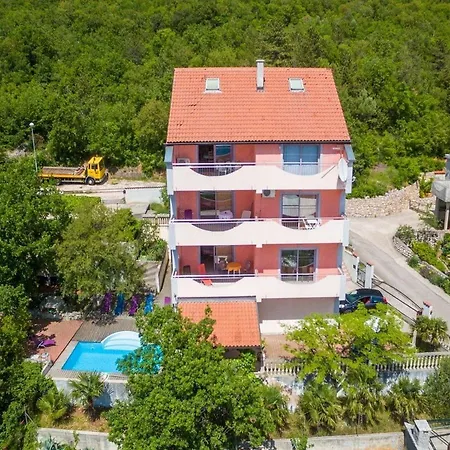 Apartament Djusi