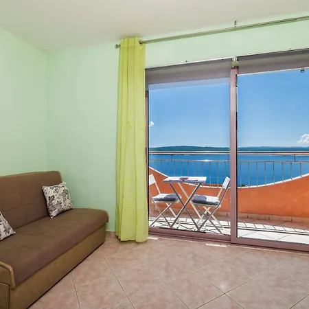 Apartment Djusi *