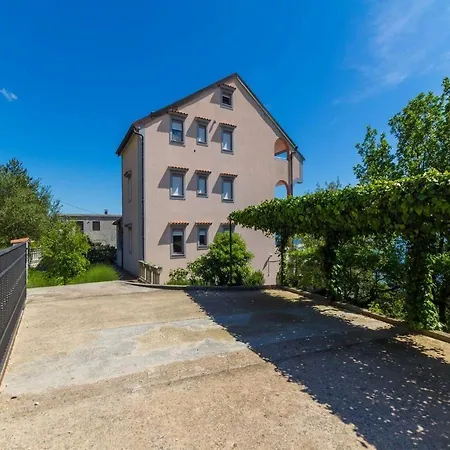 Apartment Djusi