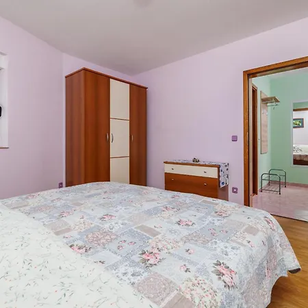 Apartment Djusi