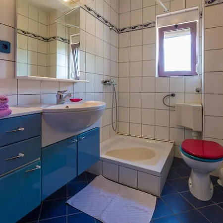 Apartment Djusi *