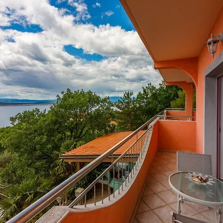 Apartment Djusi *