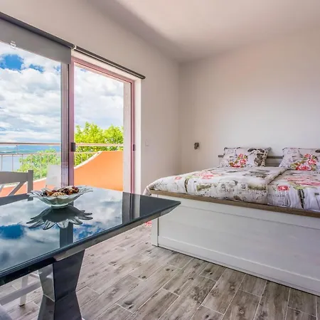 Apartment Djusi *